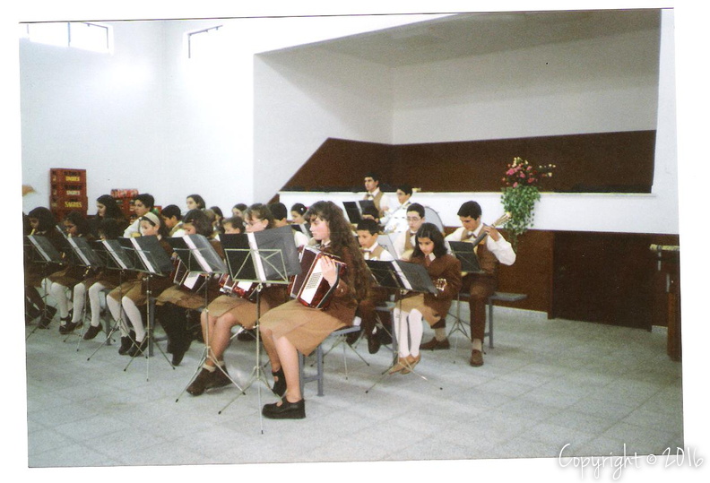 Orquestra Tipica em actuação em São Julião 2002 (1)